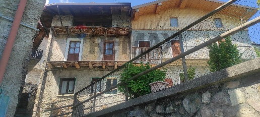 Foto Case semi ndipendenti a Rogno di 200 m² con 6 locali in vendita