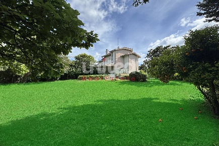 Foto Villa unifamiliare in Via Solone, Roma Casal Palocco di 274 m²