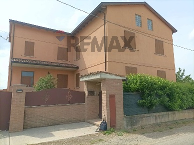 Foto Case semi ndipendenti in Strada Della Pelosa 179, Fiorenzuola d'Arda