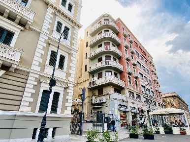 Foto Appartamento in Via Emerico Amari 148, Palermo di 220 m² con 7 locali