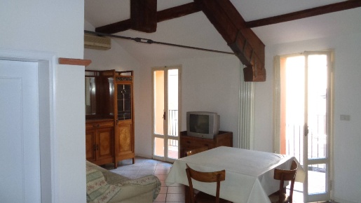 Foto Appartamento in Via Ripagrande, Ferrara Centro Storico di 85 m²