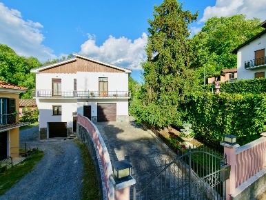 Foto Casa indipendente in Piazza quattro novembre 9, Dego Centro di 230 m²