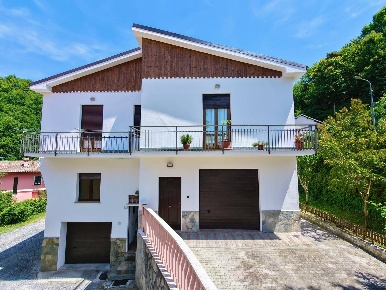 Foto Casa indipendente in Piazza quattro novembre 9, Dego Centro di 230 m²