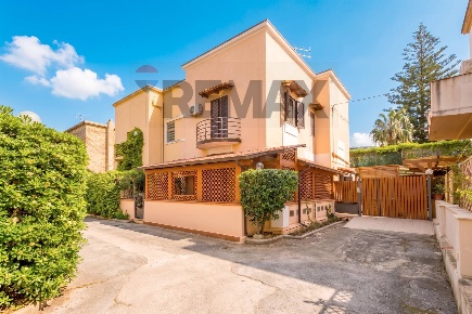 Foto Case semi ndipendenti in Viale Giunone 1, Palermo Mondello - Valdesi