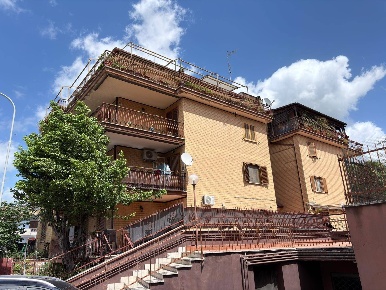 Foto Appartamento in Via Arno, Mentana Centro Storico di 109 m² in vendita