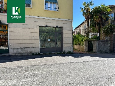 Foto Locale commerciale in Viale Sant'Antonio 73, Varese Casbeno di 35 m²