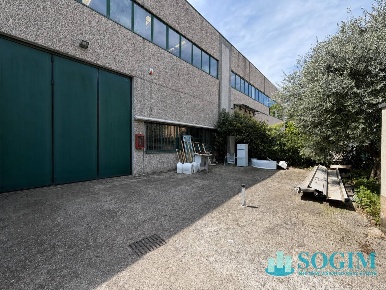 Foto Capannone industriale in Via V. Monti, Seregno Consonno - Bivio