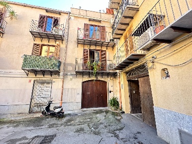 Foto Appartamento Palermo Cassaro di 95 m² con 3 locali in vendita