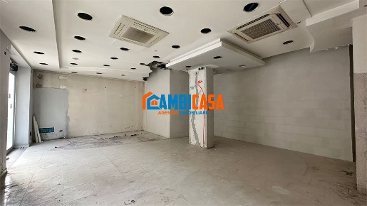 Foto Locale commerciale a Palermo Acquasanta di 69 m² con 1 locali