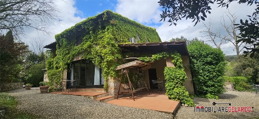 Foto Villa unifamiliare a San Gimignano Centro di 468 m² con 18 locali