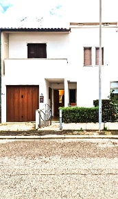 Foto Villa a schiera a Ponsacco Centro di 102 m² con 5 locali in vendita