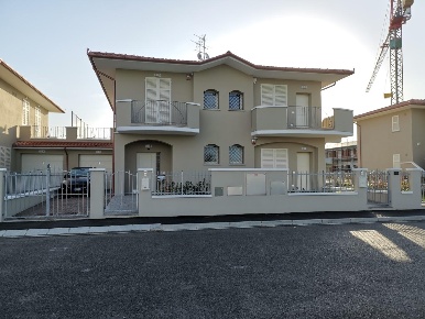 Foto Casa indipendente a Fucecchio Centro di 100 m² con 5 locali in vendita