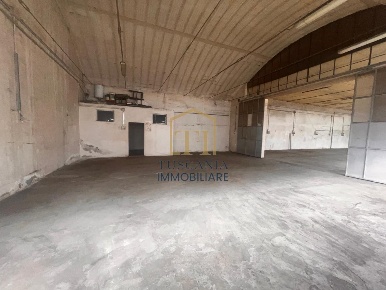 Foto Capannone industriale a Colle di Val d'Elsa di 430 m² con 1 locali