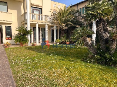 Foto Appartamento a Viareggio Lungomare di 70 m² con 4 locali in vendita