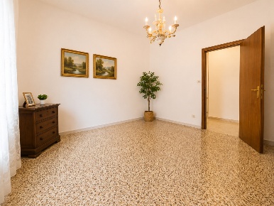 Foto Appartamento a Massa Turano di 95 m² con 5 locali in vendita
