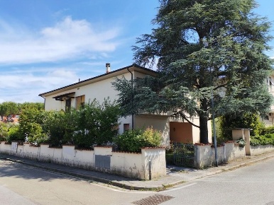 Foto Casa indipendente a Santa Maria a Monte Montecalvoli di 540 m²