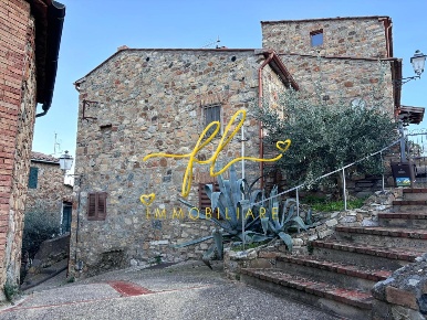 Foto Appartamento a Pomarance Montecerboli di 72 m² con 4 locali in vendita