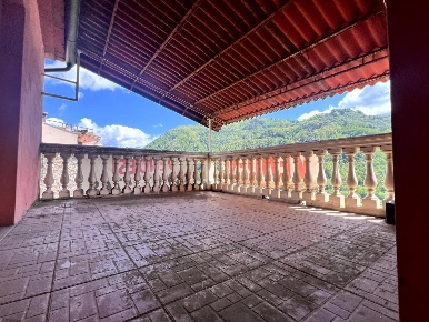 Foto Casa indipendente a Borgo a Mozzano di 160 m² con 11 locali in vendita