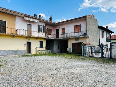 Foto Appartamento a Vergiate Centro di 125 m² con 4 locali in vendita