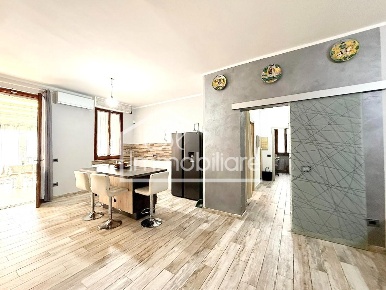 Foto Appartamento a Empoli San Rocco - Lungarno di 120 m² con 6 locali