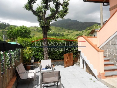Foto Villa bifamiliare a Massa Mirteto di 87 m² con 5 locali in vendita