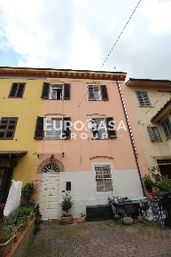 Foto Casa indipendente a Lucca Santa Maria del Giudice di 95 m² in vendita