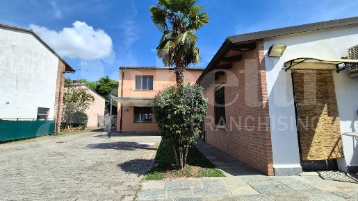 Foto Casa indipendente in Via via Santi 28, Monticelli d'Ongina Centro