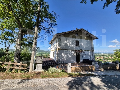 Foto Appartamento in Strada dei Lozzi 14, Gubbio di 90 m² con 5 locali