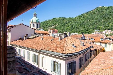 Foto Appartamento in Via Rusconi 7, Como Centro Storico di 40 m² in vendita