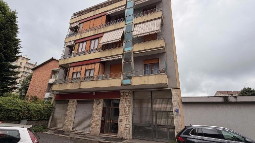 Foto Negozio in Via Bellardi 11, Torino Parella di 90 m² con 4 locali