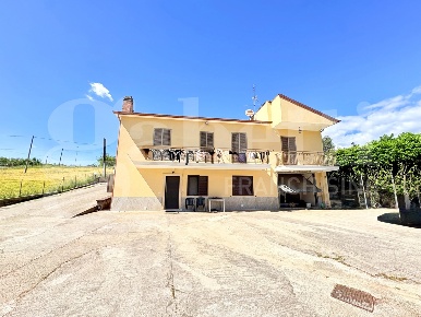 Foto Villa unifamiliare in Via San Valentino 14, Gavignano di 260 m²