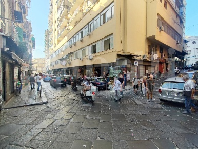 Foto Negozio in della Maddalena, Napoli Tribunali di 130 m² con 1 locali