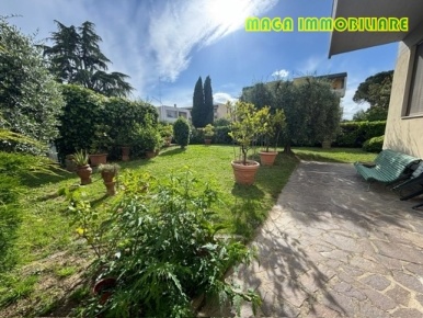 Foto Appartamento in VIA ALDO MORO, Campi Bisenzio Centro di 122 m²