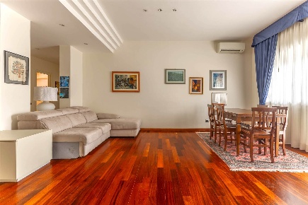 Foto Appartamento in Via Robert Schuman  14, Bari San Pasquale di 160 m²
