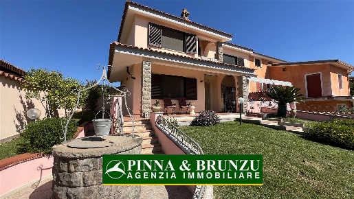 Foto Villa bifamiliare a Simala di 146 m² con 6 locali in vendita