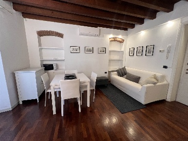 Foto Appartamento in VIA ANFITEATRO  12, Milano Lanza di 60 m² con 2 locali
