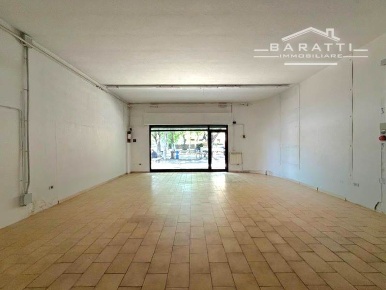Foto Negozio a Novi di Modena di 60 m² con 1 locali in vendita