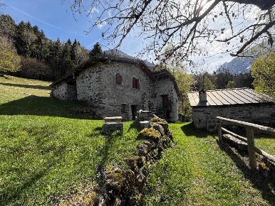 Foto Baita in LOCALITA' RAMPì, Sonico di 79 m² con 4 locali in vendita