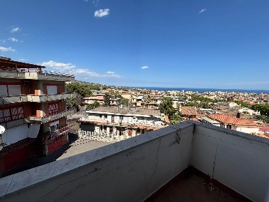Foto Appartamento in Via Claudio Claudiano 8, Catania di 93 m² con 5 locali