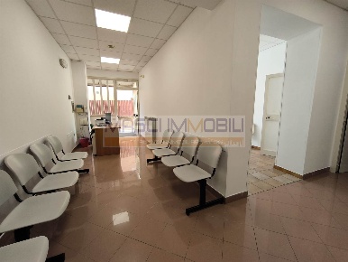 Foto Ufficio in Via Aldo Moro 10, Fiano Romano di 100 m² con 4 locali