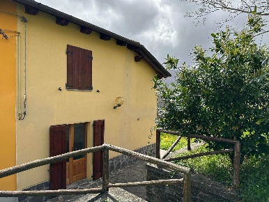 Foto Casa indipendente in VIA POGGIO, Camugnano di 163 m² con 6 locali