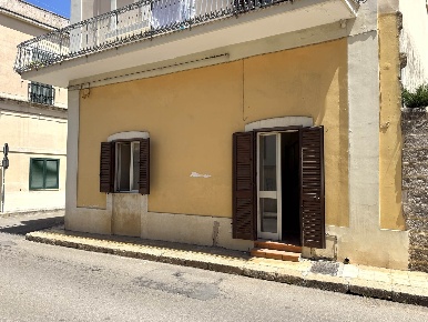Foto Appartamento in via Nino Bixio, Galatone Centro di 55 m² con 3 locali