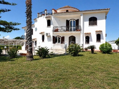 Foto Villa unifamiliare in via nazionale 129, Siracusa Cassibile di 353 m²