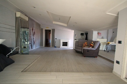 Foto Mansarde in Via Gaetano Donizetti 5, Succivo di 115 m² con 2 locali