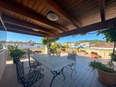 Foto Attico in Lungomare Alcide de Gasperi 13, Grottammare Centro di 198 m²