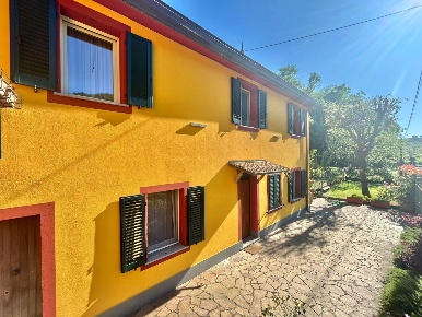 Foto Villa bifamiliare a Sarzana Bradia, Nave, San Michele di 365 m²