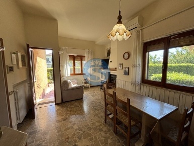 Foto Case indipendenti a Pietrasanta di 120 m² con 5 locali in affitto