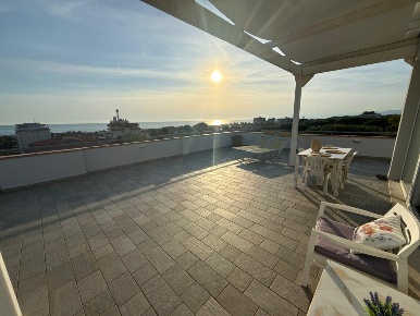 Foto Attico in Viale  Colombo 7, Camaiore Lido di Camaiore di 75 m²