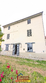 Foto Casa indipendente a Larciano di 220 m² con 7 locali in vendita