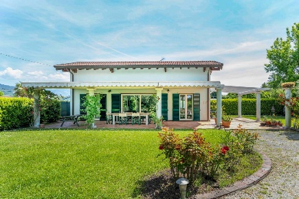 Foto Casa indipendente a Massa Ronchi - Poveromo di 160 m² con 4 locali